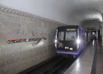 Metroda sərnişin öldü