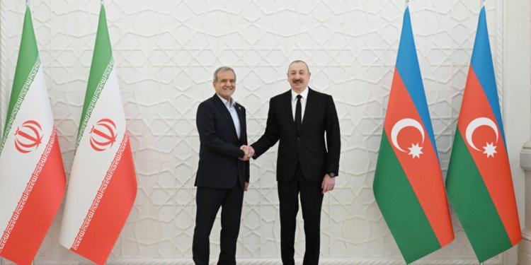 İlham Əliyev Pezeşkiana zəng etdi