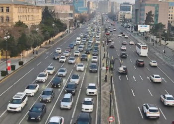 Bakının bəzi yollarında tıxac yaranıb