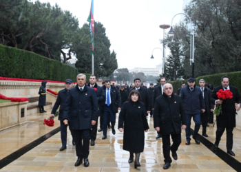 Dövlət və hökumət rəsmiləri Şəhidlər xiyabanını ziyarət ediblər