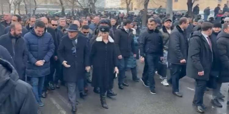 İrəvanda Paşinyanın başçılığı ilə yürüş keçirilir