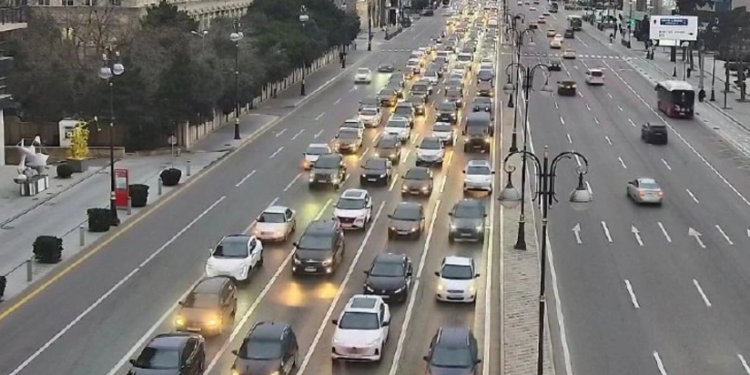 Bakının bir sıra yollarında tıxac yaranıb