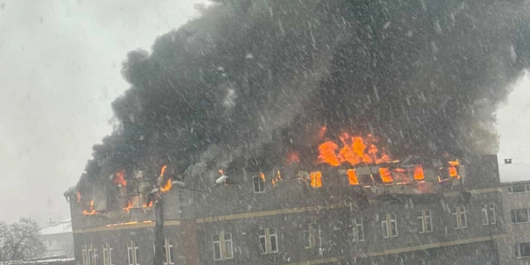 İstanbulda fabrik yanır