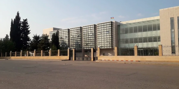 Rüşvət alan vəzifəli şəxs məhkəmə qarşısında 