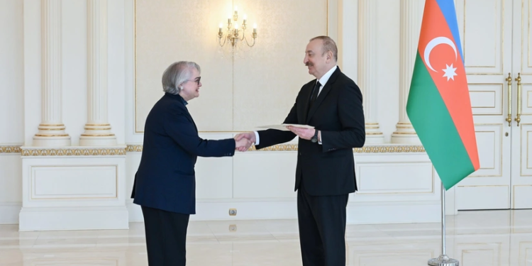 İlham Əliyev Avstraliyanın Azərbaycandakı yeni səfirinin etimadnaməsini qəbul edib