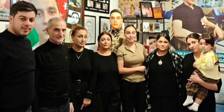 Leyla Əliyeva şəhid ailəsini ziyarət etdi