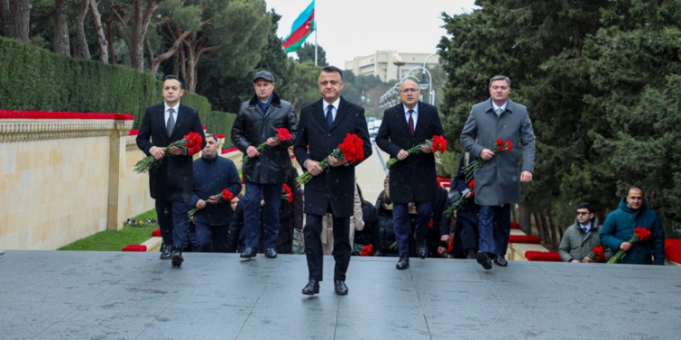 TƏBİB rəhbərliyi Şəhidlər xiyabanını ziyarət edib