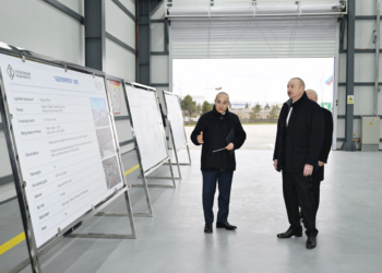 İlham Əliyev Sumqayıt Sənaye Parkında güzgü vərəqələrin istehsalı zavodunun açılışında iştirak edib