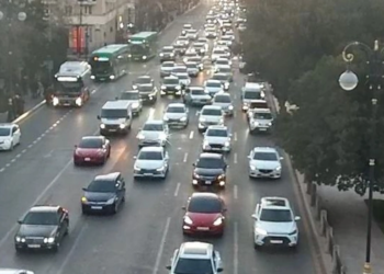 Həftənin ilk günü paytaxtın bir sıra yollarında tıxac yaranıb