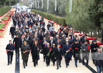 Azərbaycanda akkreditə olunmuş diplomatlar Şəhidlər xiyabanını ziyarət edib