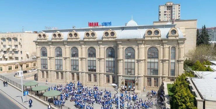 "İdrak" liseyində bu məşhurların övladları da təhsil alırmış