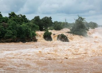 Daşqınlara görə 20 mindən çox sakin təxliyə edildi