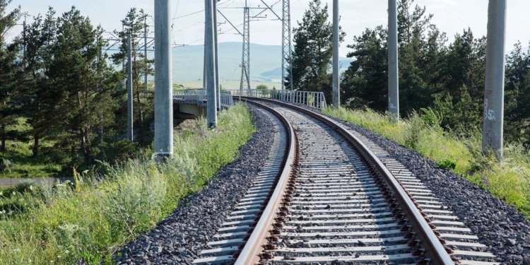 Ermənistan Azərbaycan və Türkiyəyə gedən dəmir yolu xətlərinin bərpasına hazır olduğunu açıqlayıb 