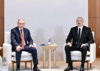 İlham Əliyev Əbu-Dabidə Ermənistanın Baş naziri ilə görüşüb