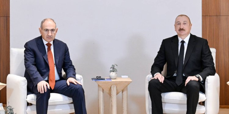 İlham Əliyev Əbu-Dabidə Ermənistanın Baş naziri ilə görüşüb 