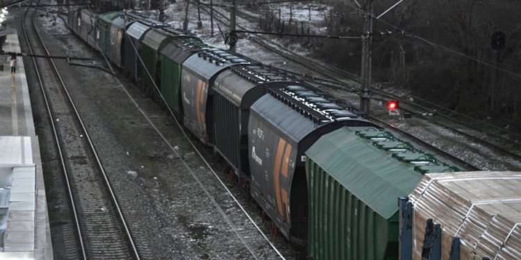 Taxıl yüklü 8 vaqon Ermənistana gedir 