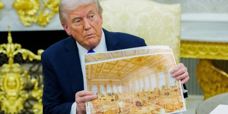 Tramp yarım milyardlıq layihəsinin fotolarını təqdim etdi