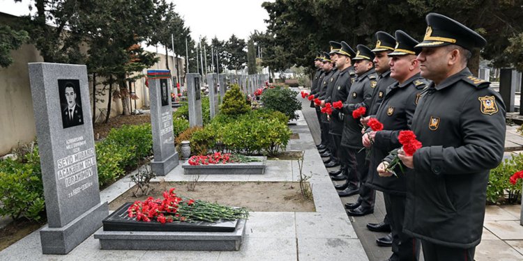 Mübariz İbrahimovun məzarı ziyarət olundu 