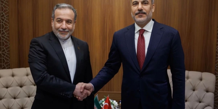  Hakan Fidan Abbas Əraqçi ilə nüvə məsələsini müzakirə edib