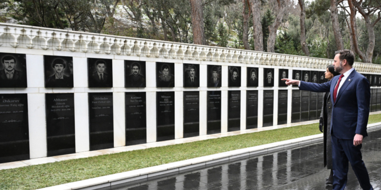 Venslə xanımı Şəhidlər xiyabanını ziyarət edib