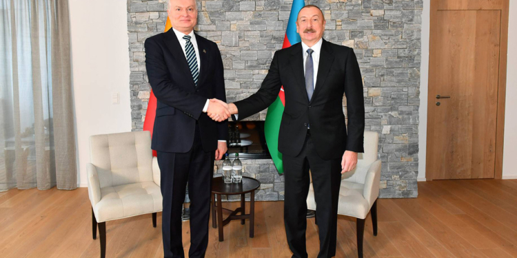 Prezident həmkarını təbrik etdi