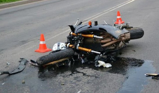 18 yaşlı oğlan motosikleti səkiyə çırpıb öldü