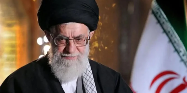 Xamenei İrandan QAÇDI