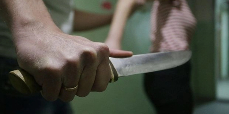 Boşandığı arvadını evə çağırıb, səkkiz bıçaq zərbəsi vurdu - Məhkəmə həbsdən azad etdi