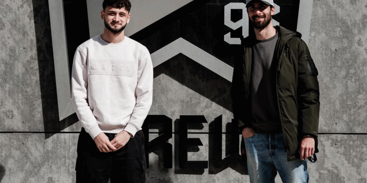 Nəriman yeni klubunun stadionunu məşhur futbolçu ilə gəzdi