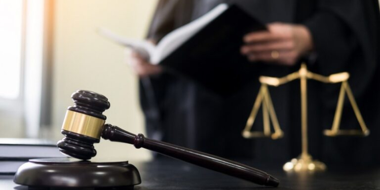 Hədə-qorxu gəlməkdə və qanunsuz sahibkarlıqda təqsirləndirilən şəxsə hökm oxunub