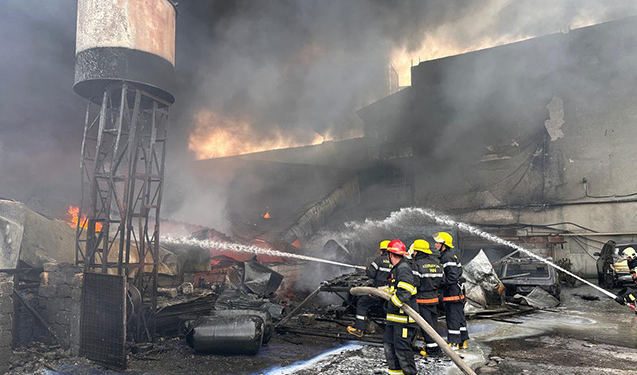 Xətaidə çoxmərtəbəli bina yanır