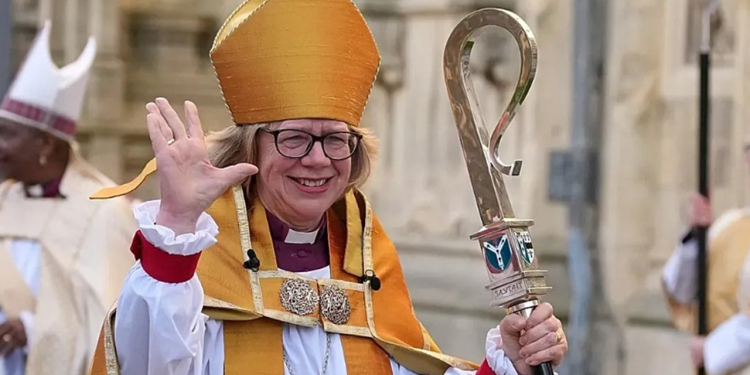 500 illik ənənə pozuldu - İlk qadın yepiskop vəzifədə