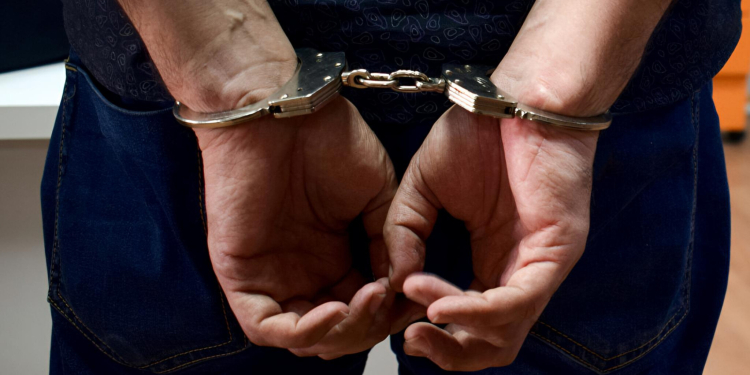 Sosial şəbəkədə əxlaqsız təkliflər edən 21 yaşlı oğlan həbs olundu