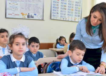 MÜƏLLİMLƏRƏ ŞAD XƏBƏR – Azərbaycanda minlərlə müəllimin maaşı arta bilər