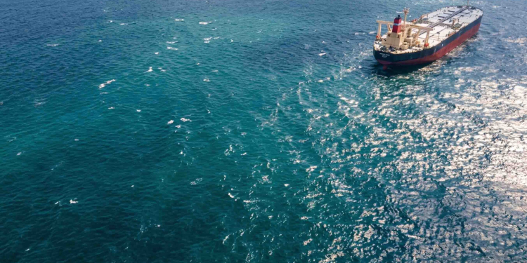 Okeanda gərginlik: ABŞ hərbçiləri İran nefti daşıyan tankeri ələ keçirdi