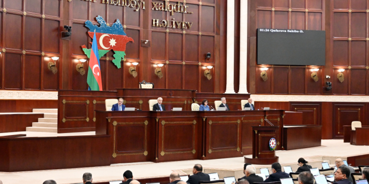 Kişi və qadınlara bərabər dəyərli əməyə görə bərabər əməkhaqqı verilməsi təmin olunacaq