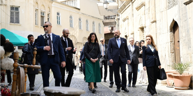 Litvanın Baş naziri İnqa Ruqiniene İçərişəhərlə tanış olub