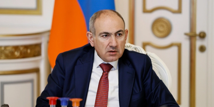 Paşinyan Ermənistanın mülki aviasiyasında problemlərin mövcudluğunu etiraf edib