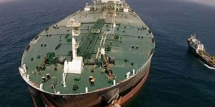 İran tankeri ABŞ-ın blokadasını yararaq Hörmüz boğazından keçib