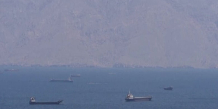  İranlı vitse-spiker: Tehran Hörmüz boğazından keçən gəmilərin rüsumlarından ilk dəfə qazanc əldə edib 