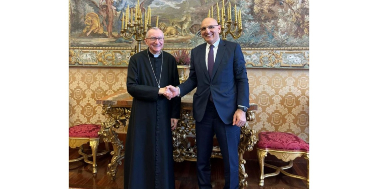 Elçin Əmirbəyov Vatikanın Dövlət katibi ilə Cənubi Qafqazda sülhü müzakirə edib