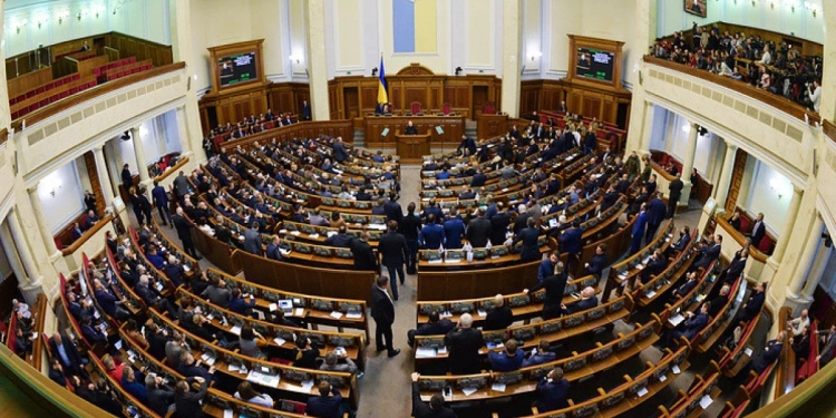 Ukraynanın Daxili İşlər Naziri özünümüdafiə məqsədilə mülki şəxslərin silah hüquqlarını dəstəkləyir