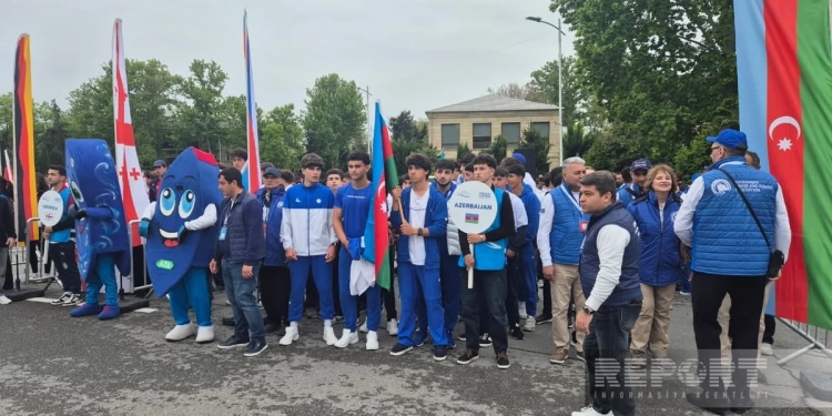 Mingəçevirdə keçirilən 2026-cı il Prezident Kuboku avarçəkmə yarışında iştirakçıların paradı keçirilib