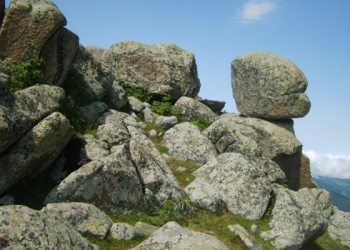 İtkin düşən kişinin meyiti qayalıqda tapıldı