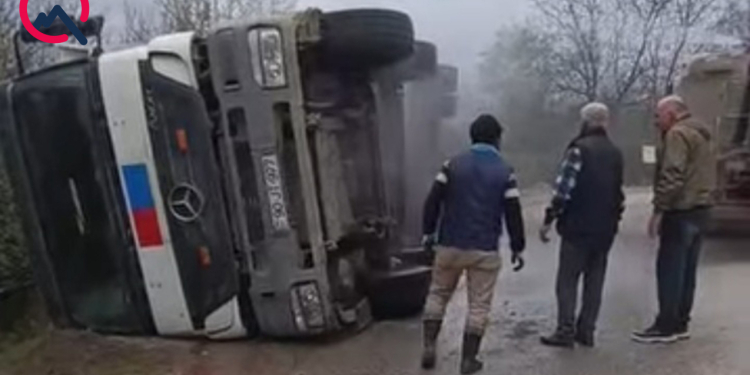 Qonaqkəndə yol çəkənlər qəzaya düşdü - Xəsarət alan var