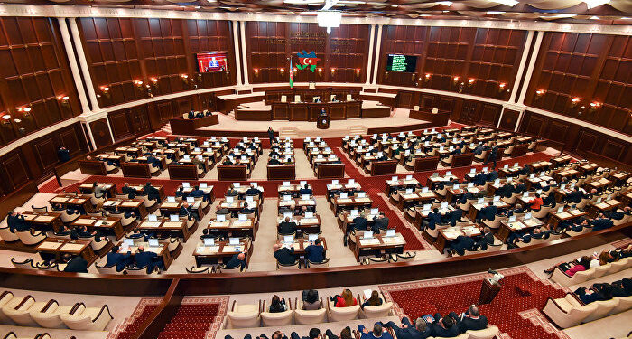 Milli Məclisin iclası başladı: 8 məsələyə baxılacaq