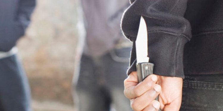 Məktəb qarşısında dəhşət: Valdeynlər arasında bıçaqlanma hadisəsi baş verib