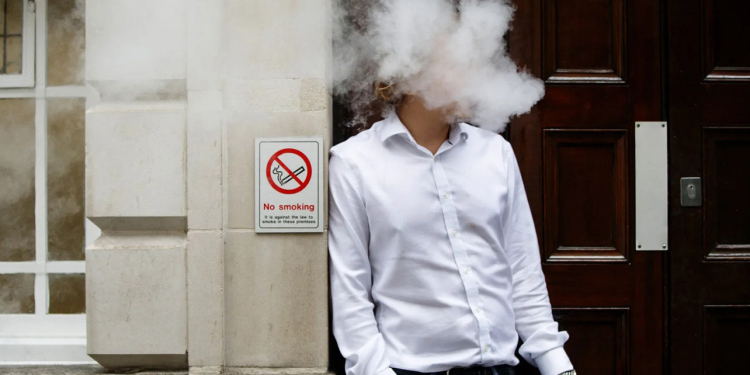 17 yaşdan kiçik şəxslərin siqaret almasına - Qadağa