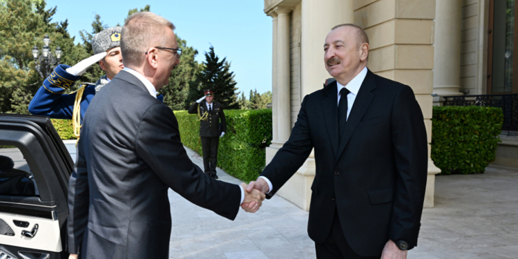 Prezident həmkarını qarşıladı - Fotolar