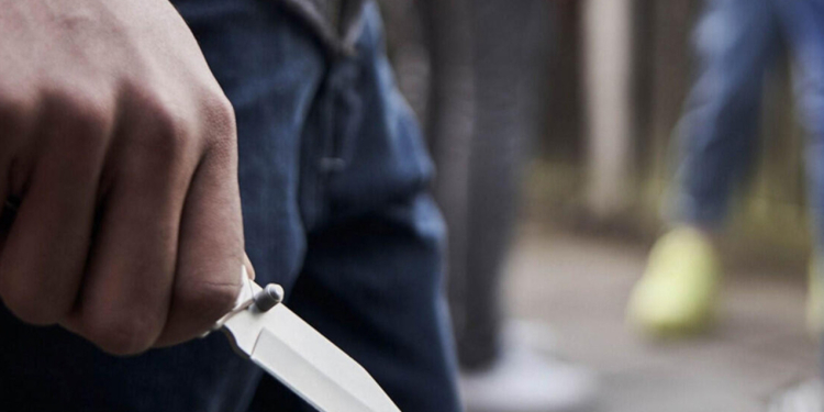 Goranboy sakini bıçaqlandı - Ata-oğul tutuldu